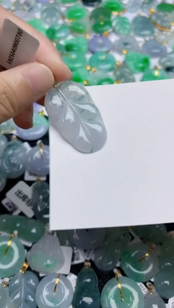 翡翠18K金镶嵌颈饰天然翡翠A货