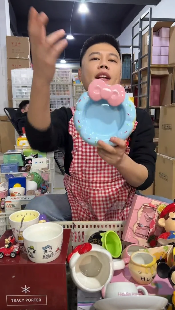 【闪购商品】杯蛋糕蝴蝶结甜甜圈狗粮碗