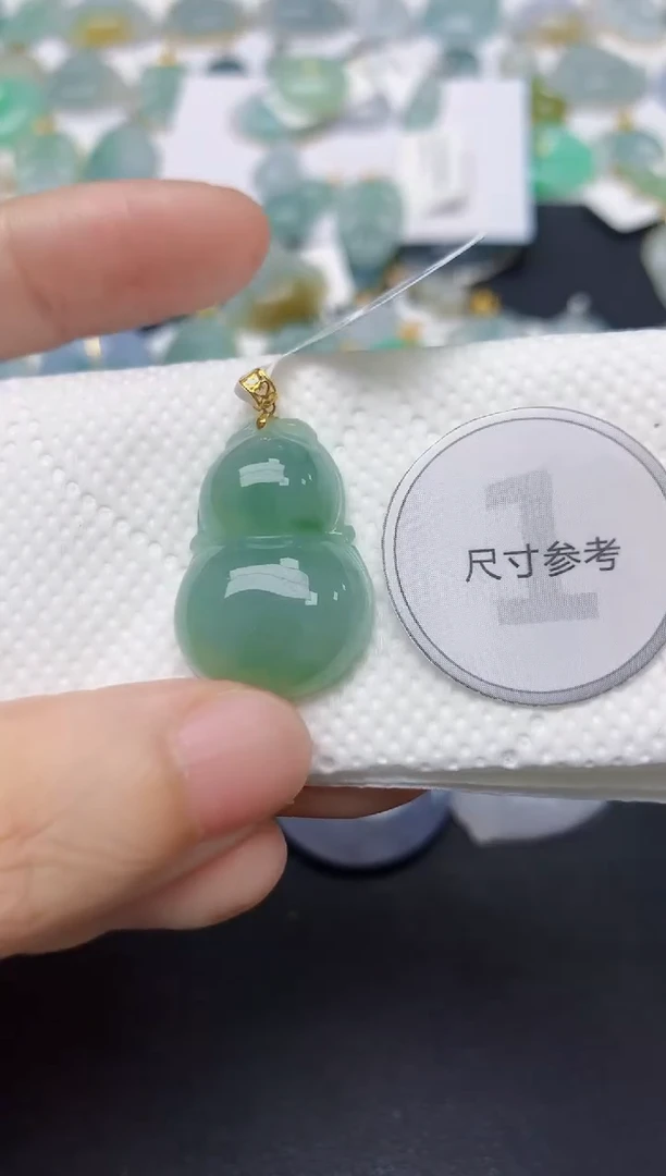 翡翠18K金镶嵌颈饰天然缅甸A货翡翠