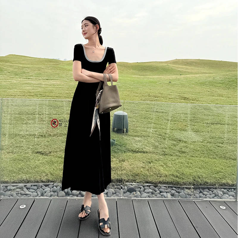 法式高级感露背小黑裙赫本风短袖连衣裙收腰气质黑色时尚A字长裙