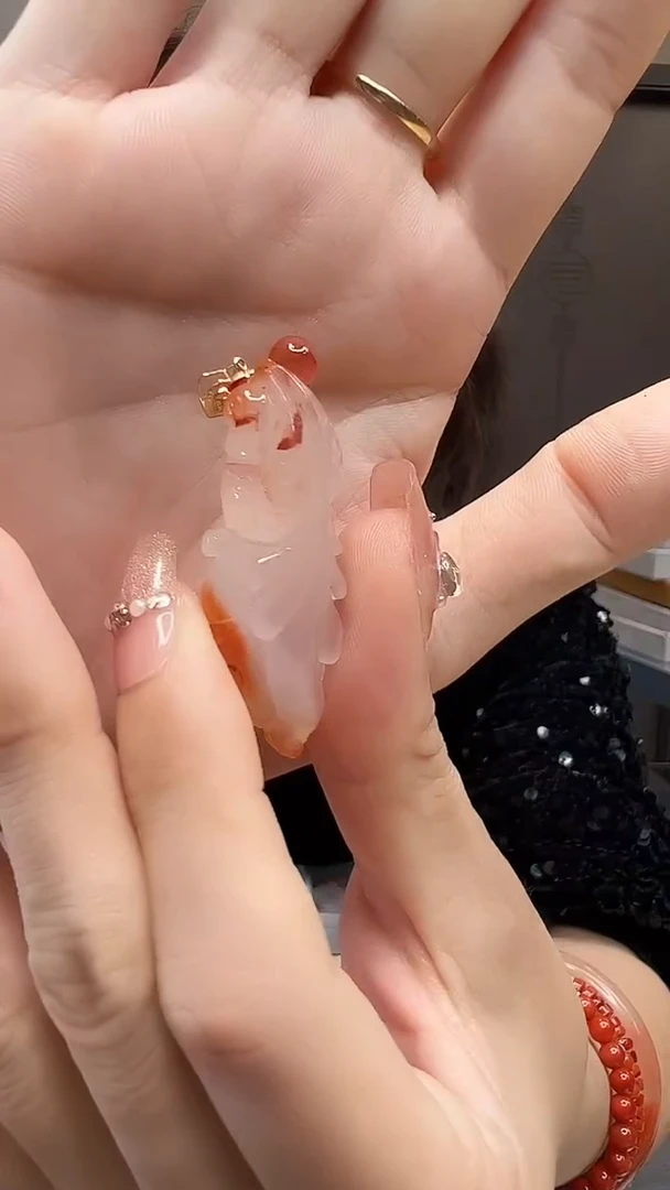 【闪购商品】南红玛瑙吊坠(不含链)18K金镶嵌/冰飘鱼