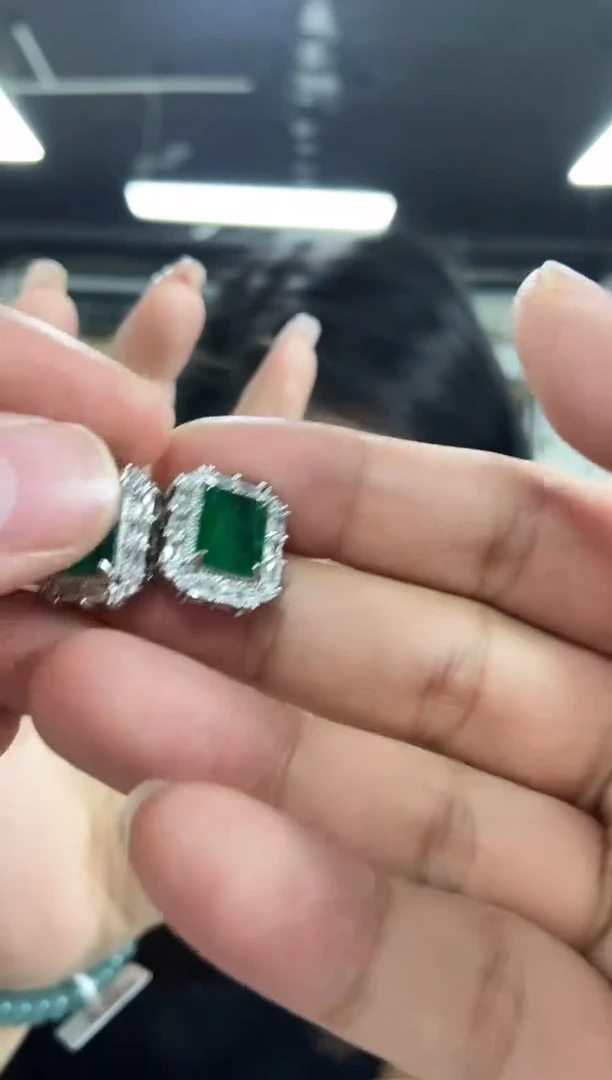 【闪购商品】祖母绿耳饰未镶嵌多样性发其一，颜色微差