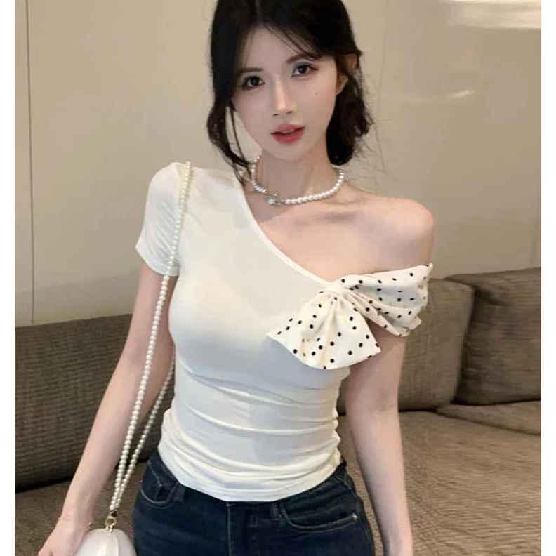 纯欲风小心机斜肩蝴蝶结波点短袖t恤女夏季新款辣妹修身短款上衣