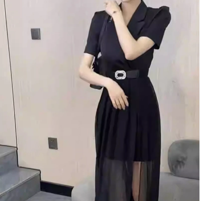 2025年夏季网红新款时尚连衣裙法式气质女神范V领收腰显瘦西服裙