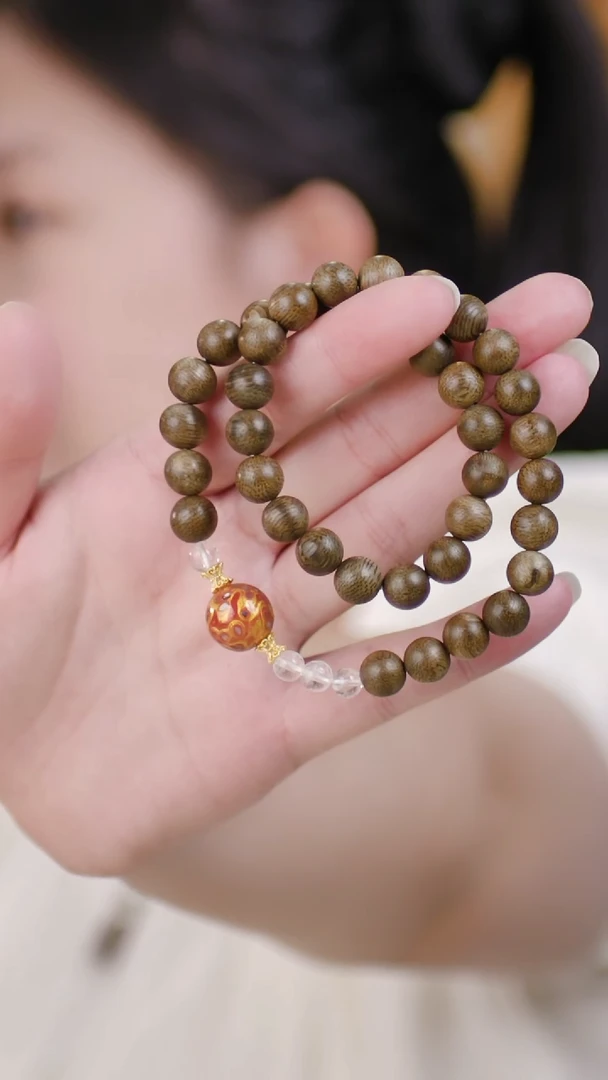 （两圈海南莺歌绿奇楠0.8+大漆珠）