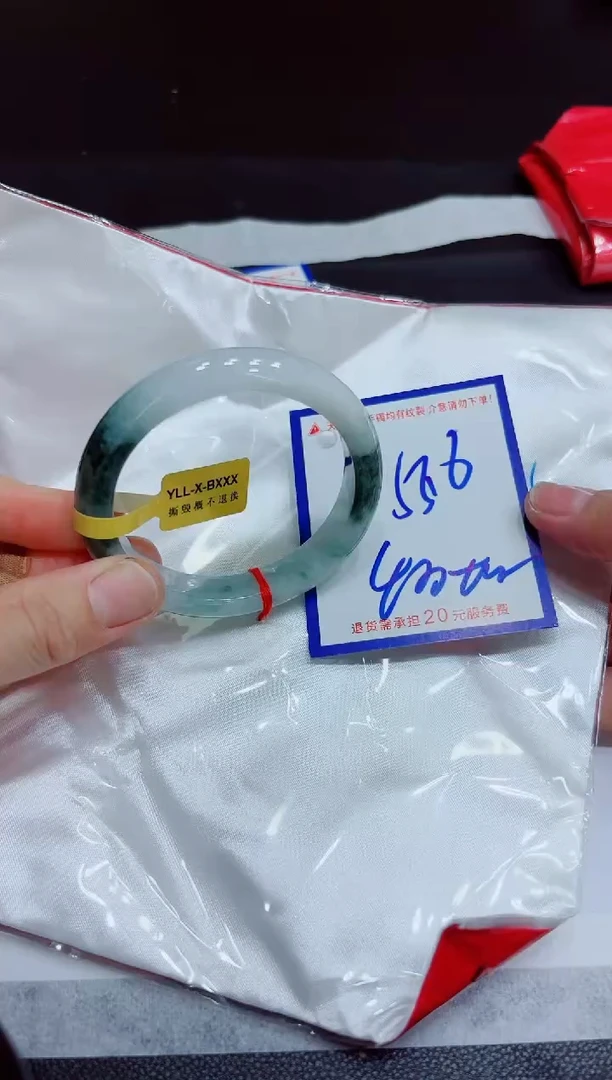 翡翠手镯未镶嵌1