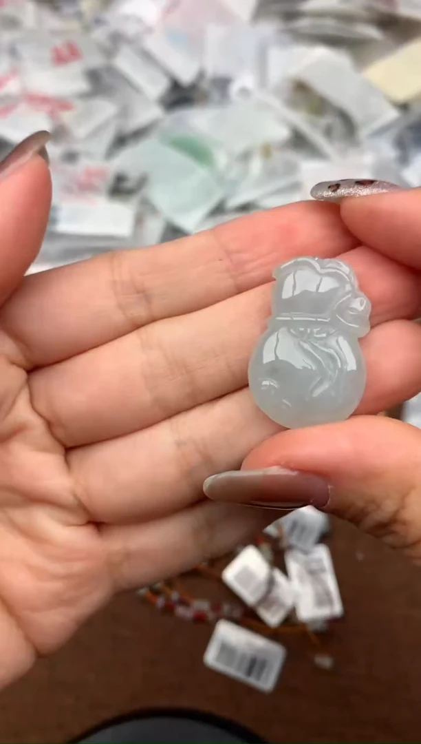 未镶嵌挂件翡翠—