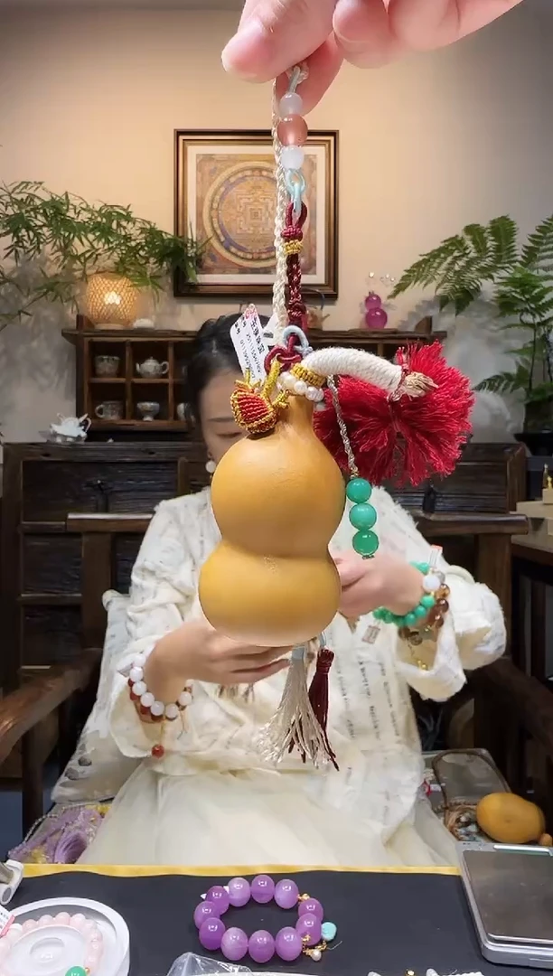 颈饰未镶嵌石英质玉挂件