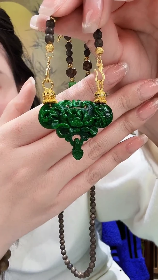 颈饰未镶嵌翡翠吊坠