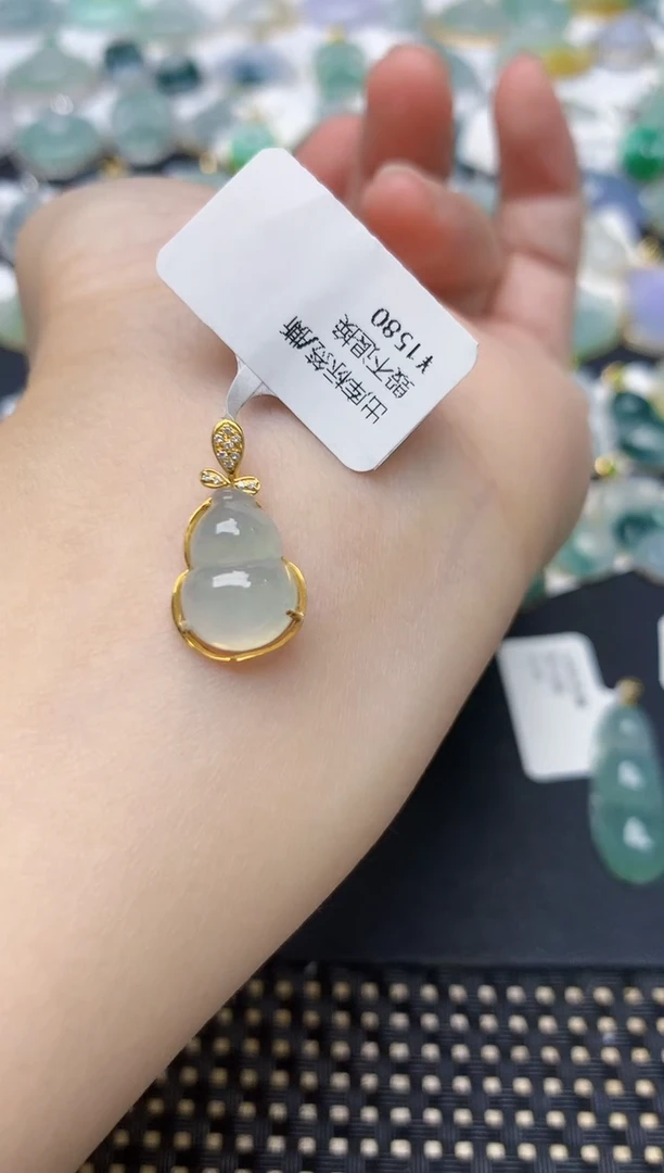 颈饰18K金镶嵌翡翠天然缅甸A货翡翠