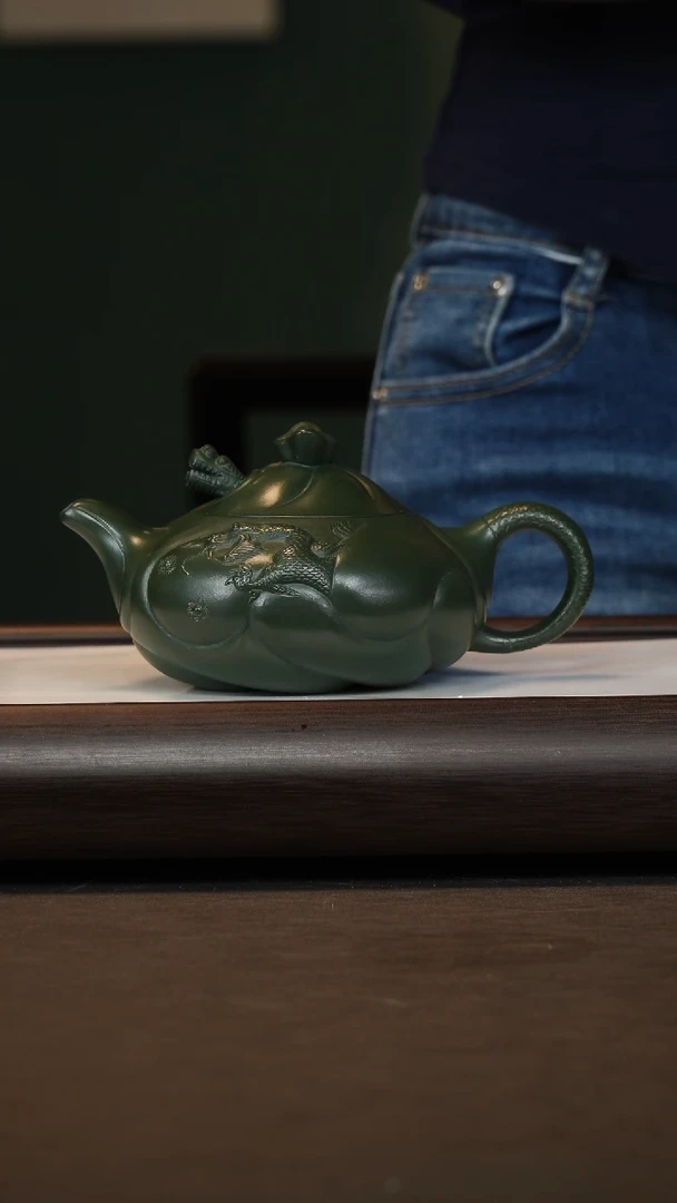 茶壶紫砂潘春芳/绿泥/鱼化龙/320c