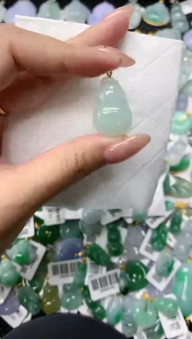 颈饰18K金镶嵌翡翠1111111111