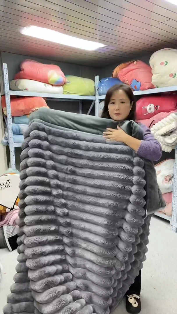 牛奶绒200+230仿兔毛被子8斤。