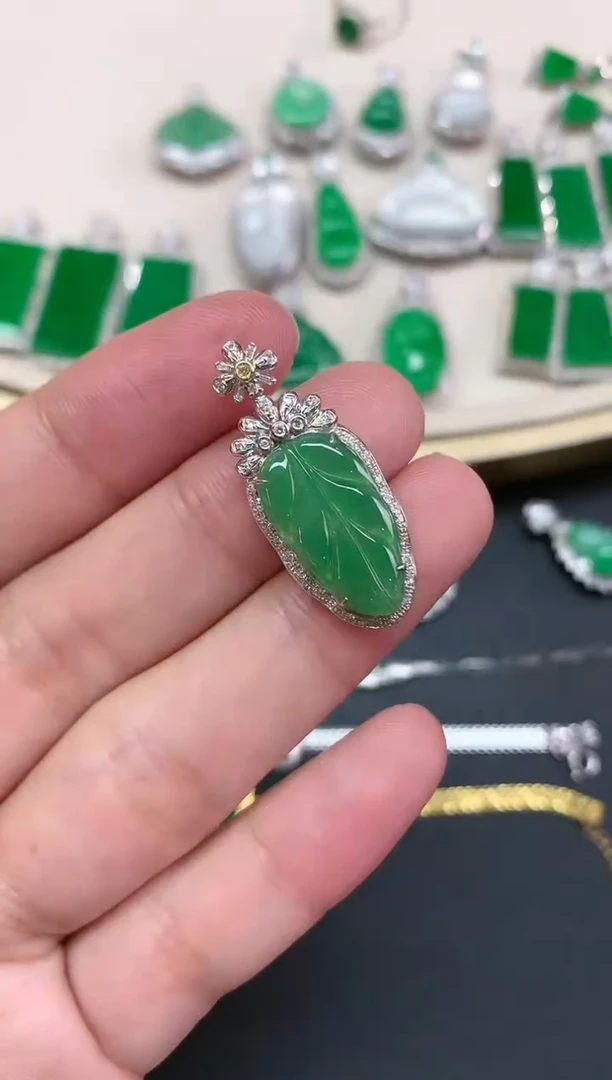 【闪购商品】翡翠吊坠(不含链)18K金镶嵌Z451|2980