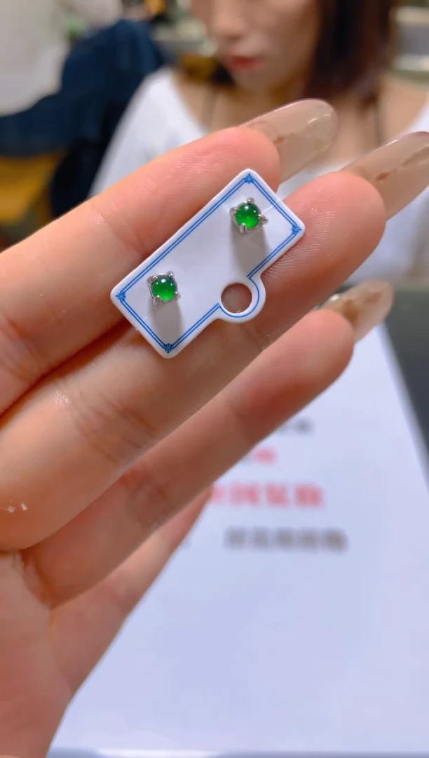 未镶嵌翡翠耳饰多样性发一