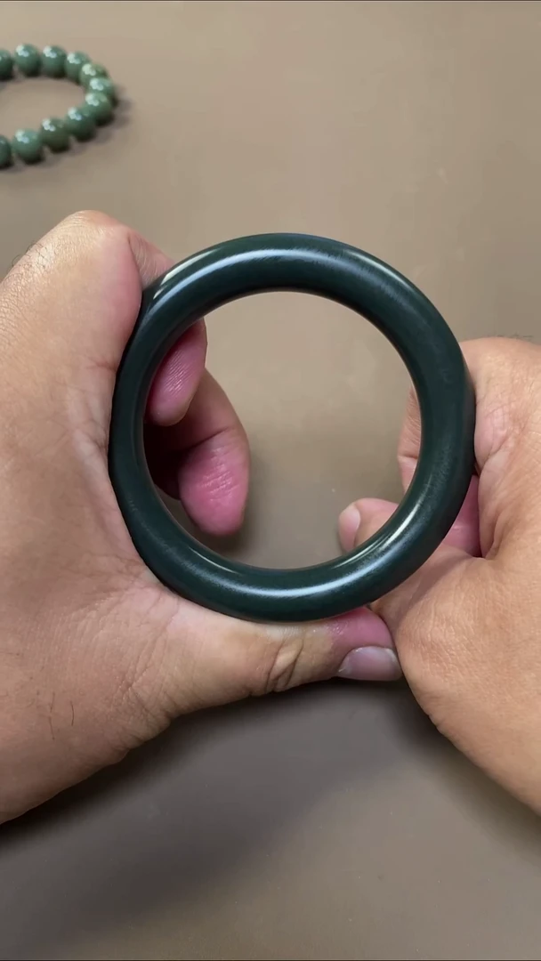 未镶嵌手镯和田玉和田玉手镯