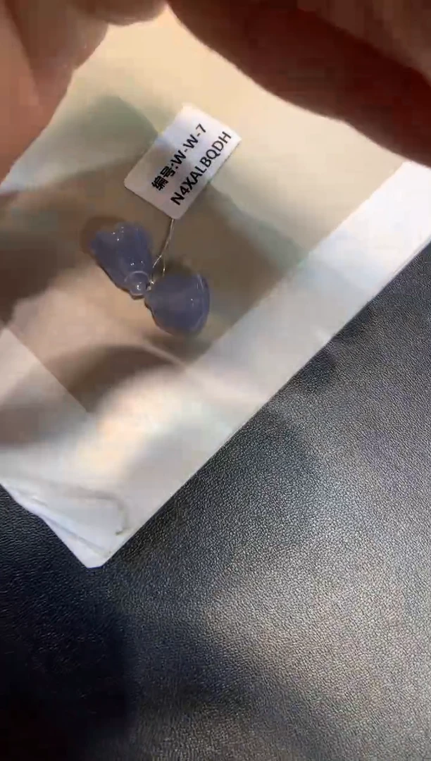 颈饰未镶嵌翡翠莲蓬一对