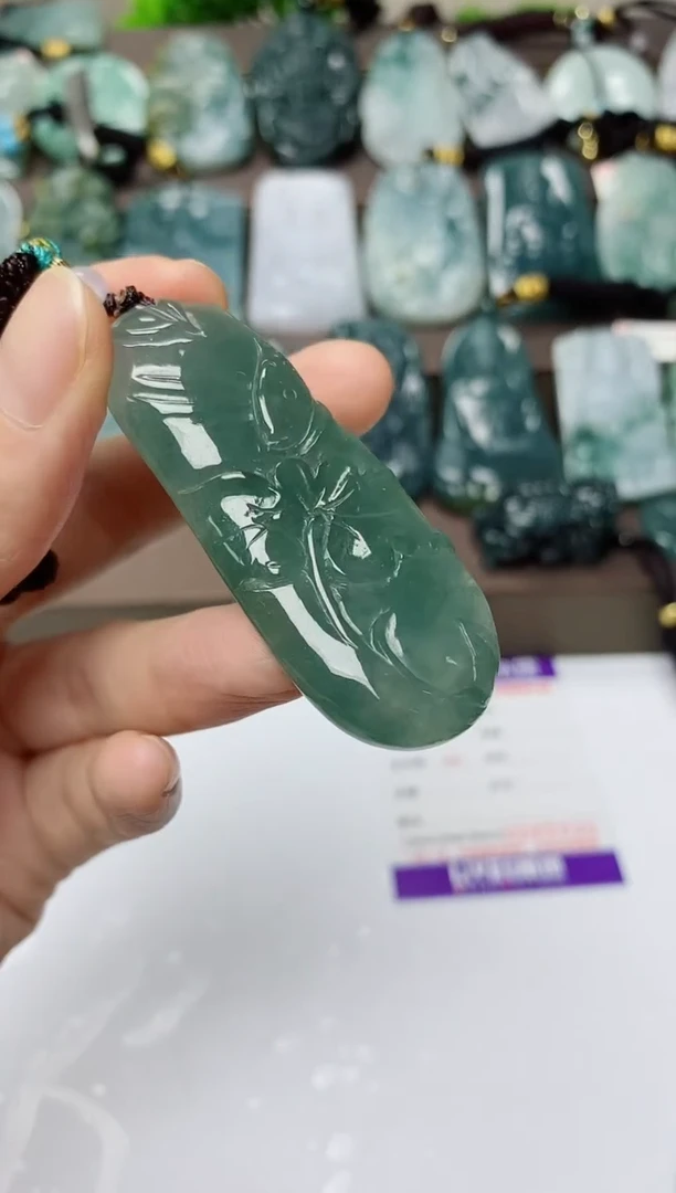 翡翠未镶嵌颈饰