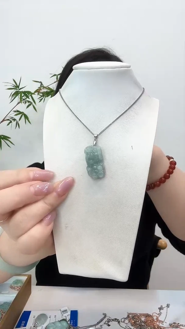 【闪购商品】翡翠吊坠(赠链)未镶嵌貔貅