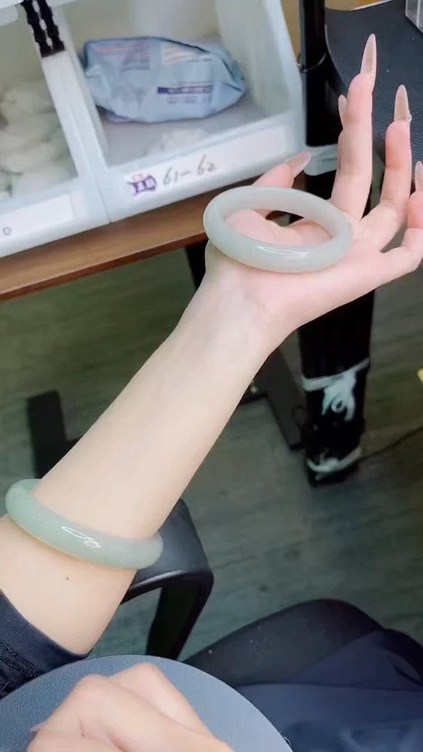 未镶嵌手镯石英质玉180-56