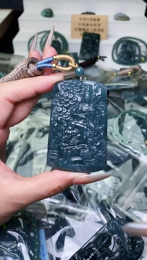 颈饰未镶嵌翡翠