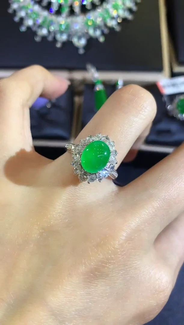 【闪购商品】翡翠戒指18K金镶嵌a188         