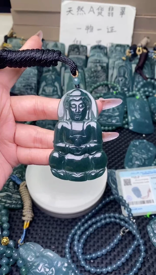 颈饰未镶嵌翡翠