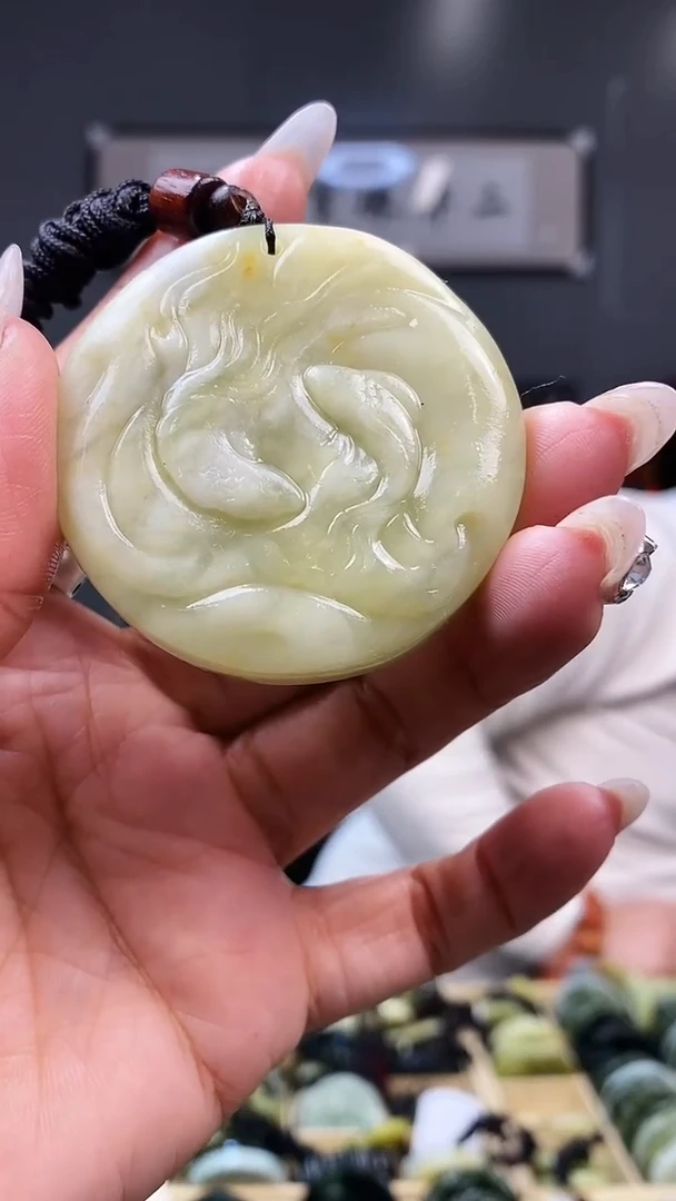 未镶嵌岫玉吊坠