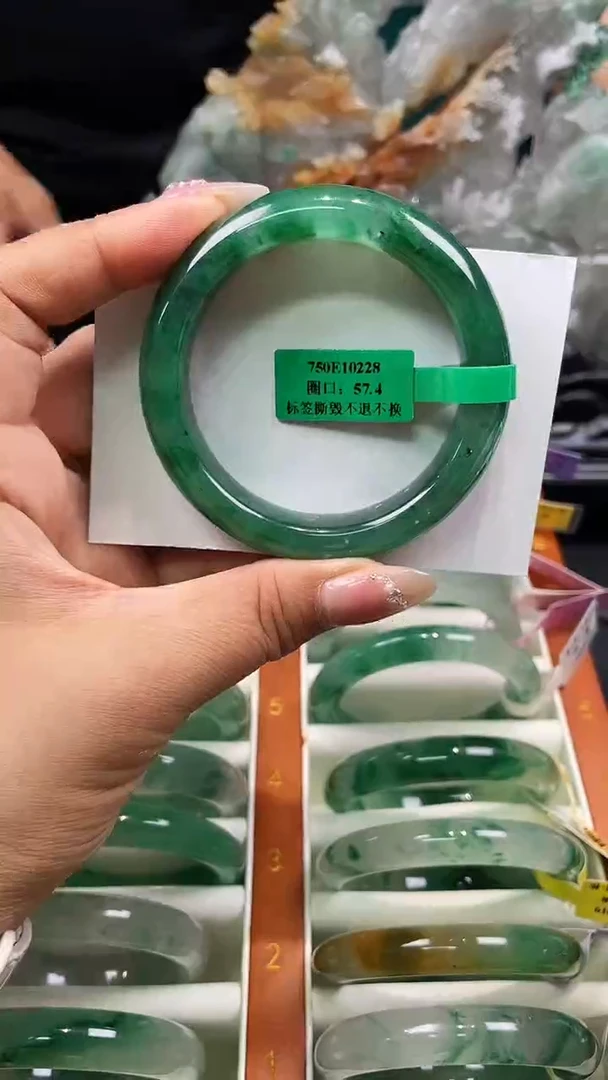 合金手镯石英质玉（非洲翠）手镯