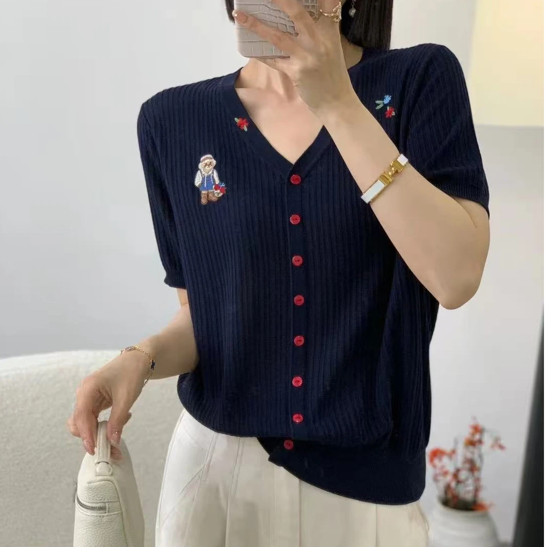 100%莱赛尔小熊刺绣花朵v领T恤针织短袖女夏季新款百搭洋气上衣