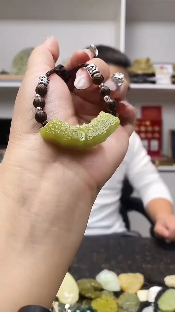 未镶嵌岫玉吊坠多样性发其中之一