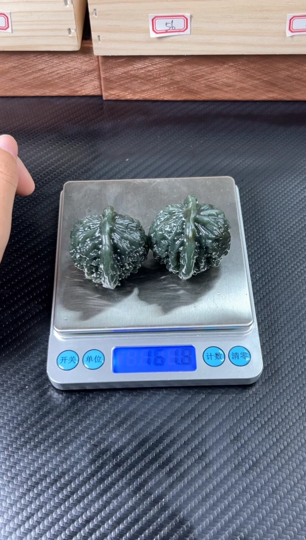 吊坠(赠链)未镶嵌和田玉呼若羌微色差核桃