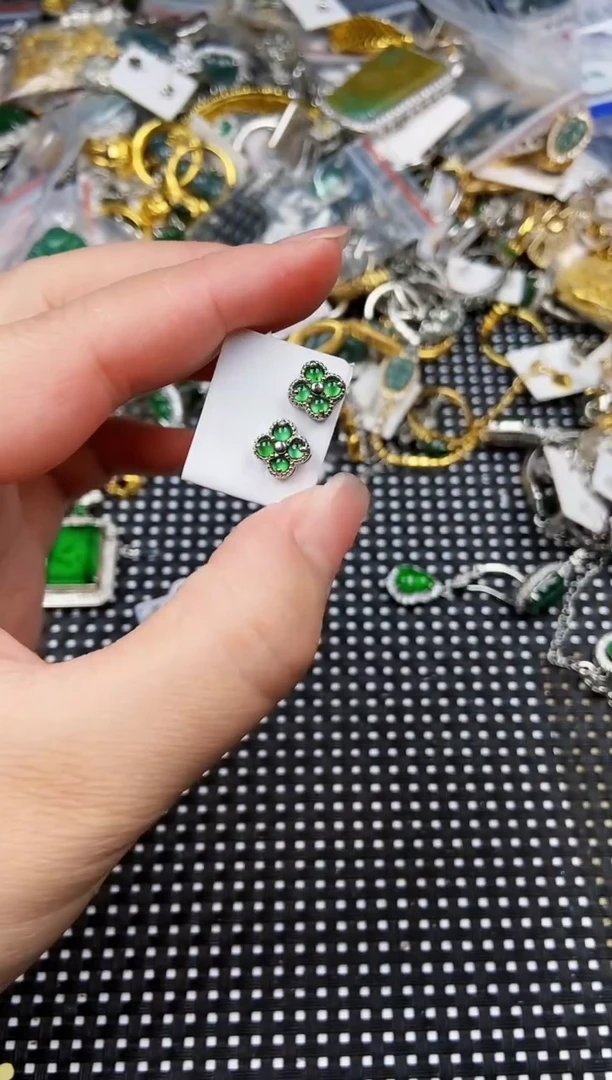 翡翠未镶嵌耳饰1111111111