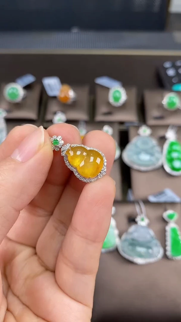 【闪购商品】翡翠吊坠(不含链)18K金镶嵌翡翠包镶葫芦