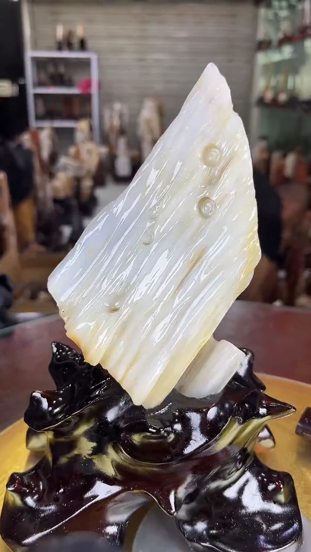 缅甸天然硅化玉摆件