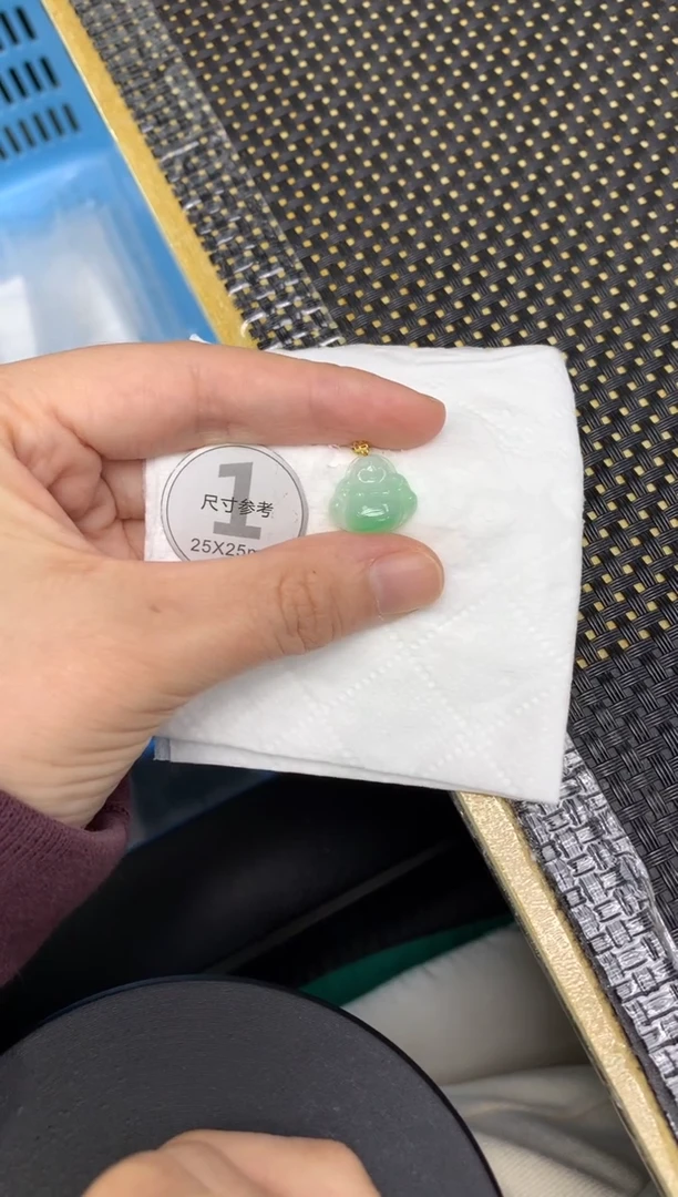 颈饰18K金镶嵌翡翠1