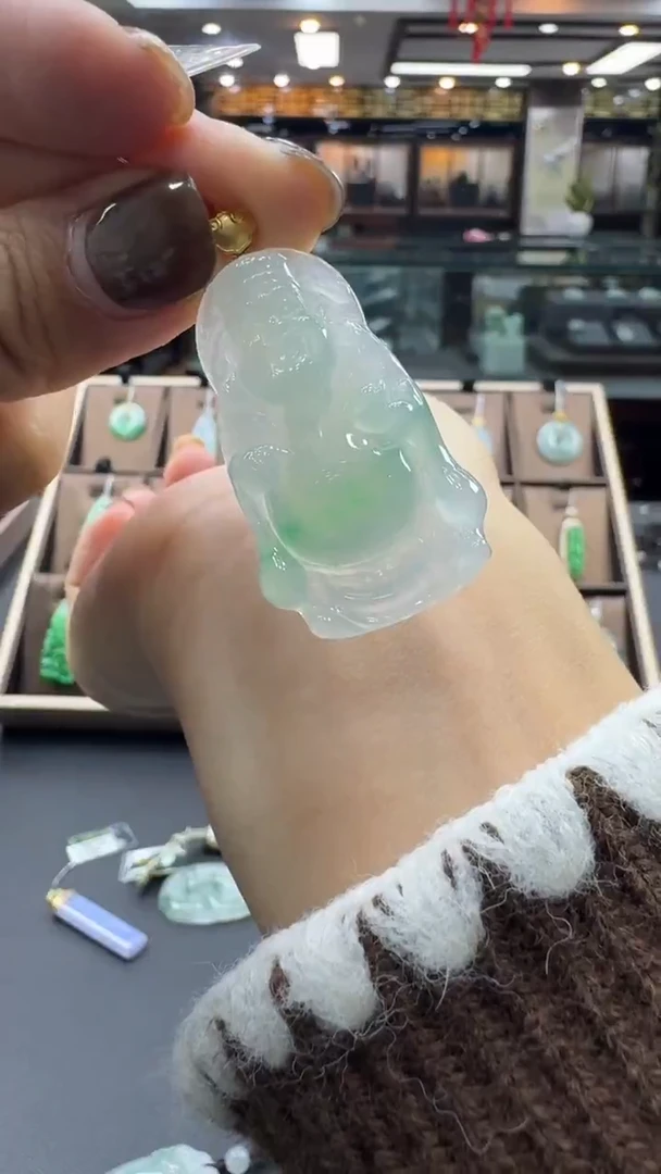 颈饰18K金镶嵌翡翠君****゛财爷