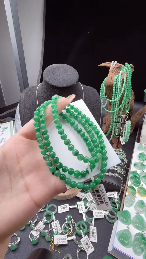 项链未镶嵌石英质玉（非洲翠）23.723项链