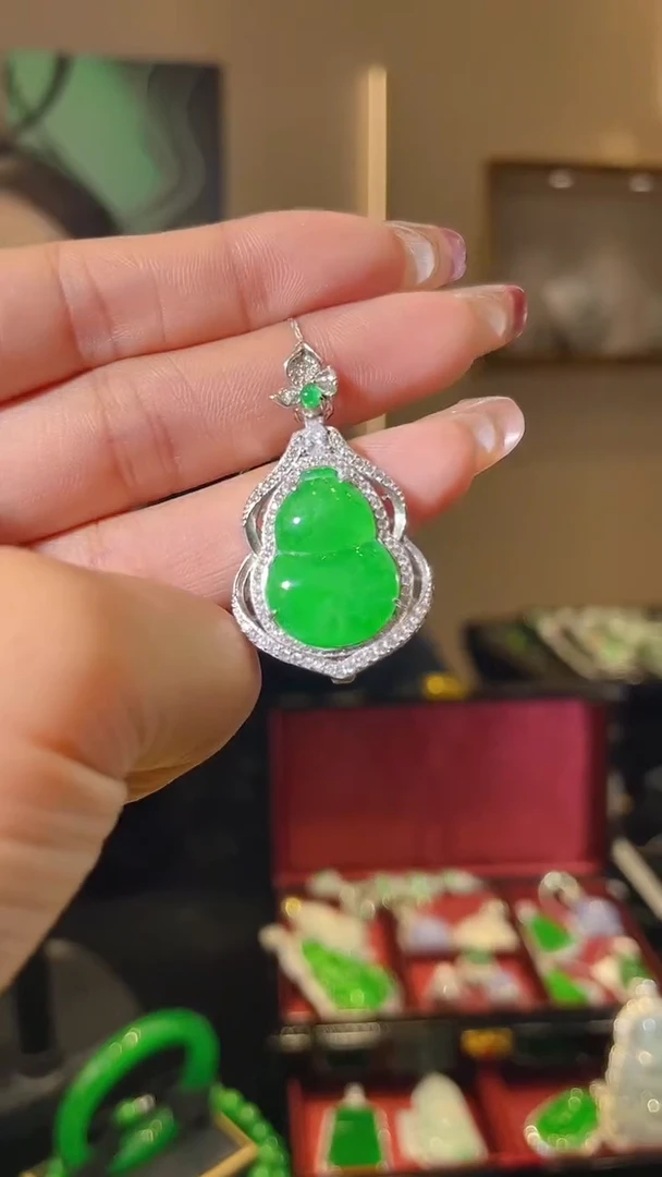 【闪购商品】翡翠吊坠(不含链)银S925镶嵌天然翡翠A货