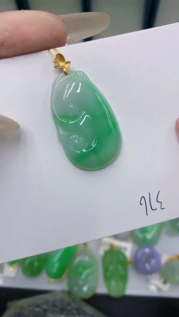 颈饰18K金镶嵌翡翠111111