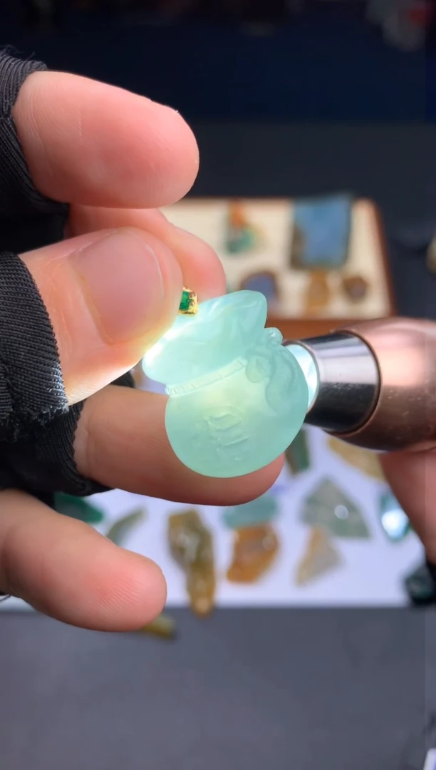 翡翠未镶嵌颈饰天然翡翠    钱袋