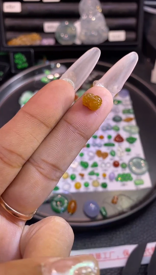 翡翠挂件未镶嵌貔貅