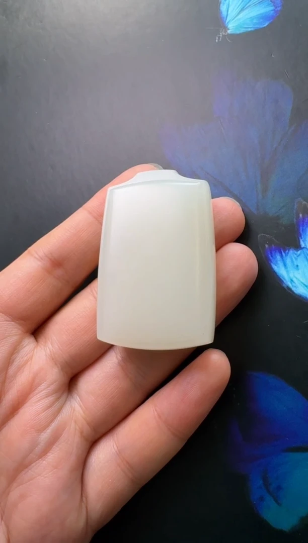 颈饰未镶嵌和田玉吊坠