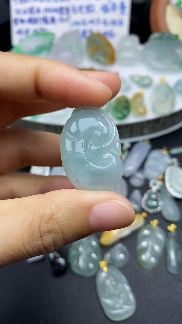 颈饰未镶嵌翡翠吊坠