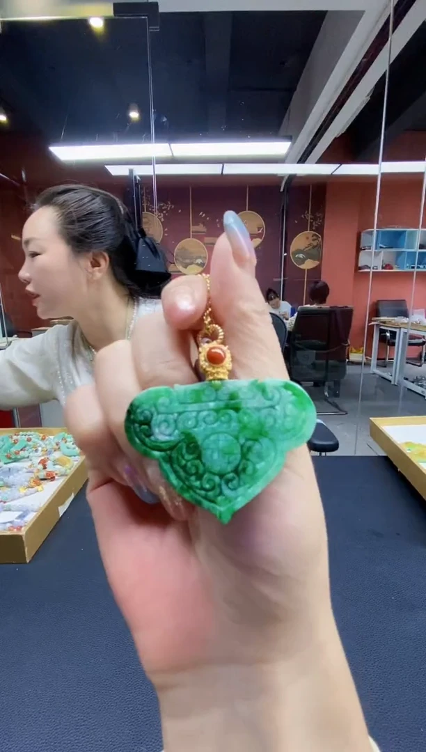 颈饰未镶嵌翡翠吊坠