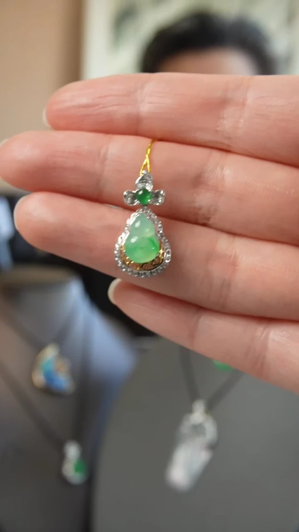 【闪购商品】翡翠吊坠(不含链)18K金镶嵌天然缅甸翡翠吊坠