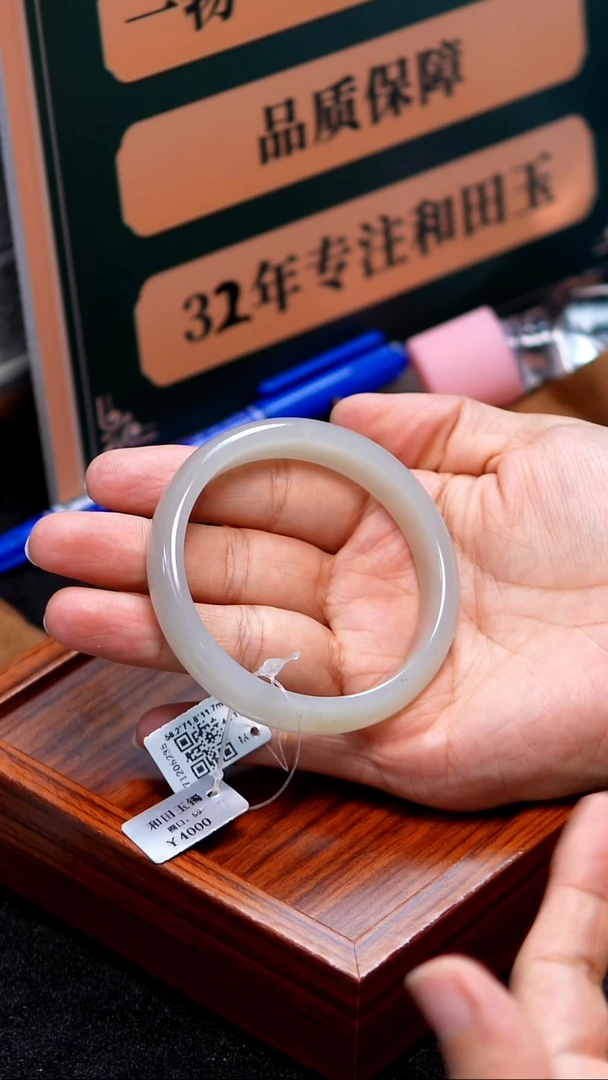 和田玉手镯未镶嵌58-59圈口正装冰烟紫手镯