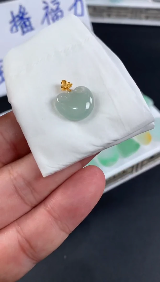 颈饰18K金镶嵌翡翠翡翠