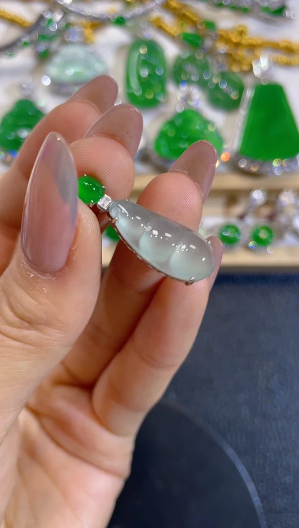 颈饰18K金镶嵌翡翠团购25