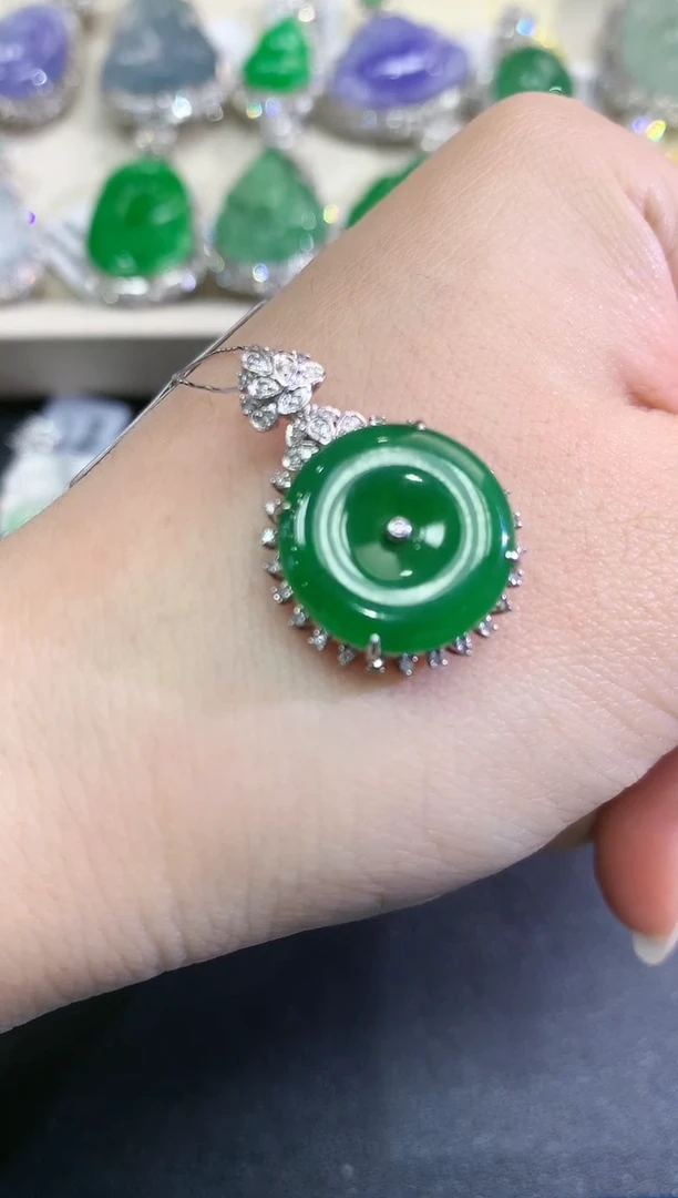 【闪购商品】翡翠颈饰18K金镶嵌C179